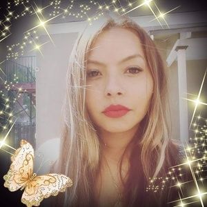 Meet your Posher, Roxana